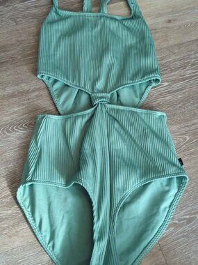 Abercrombie kids 15/16 girls swimsuit